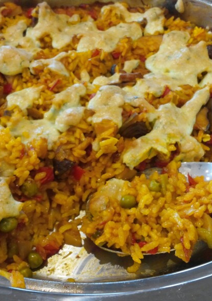 Una foto de Arroz al horno con setas y verduras