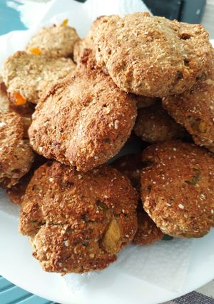 Una foto de Galletas de avena, harina integral y fruta abrillantada