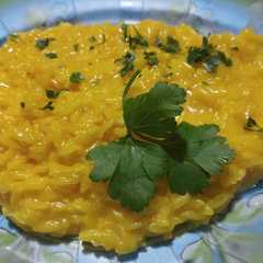 Una foto de Risotto a la milanese (con azafrán)