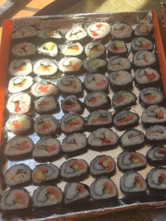 Una foto de Makis variados