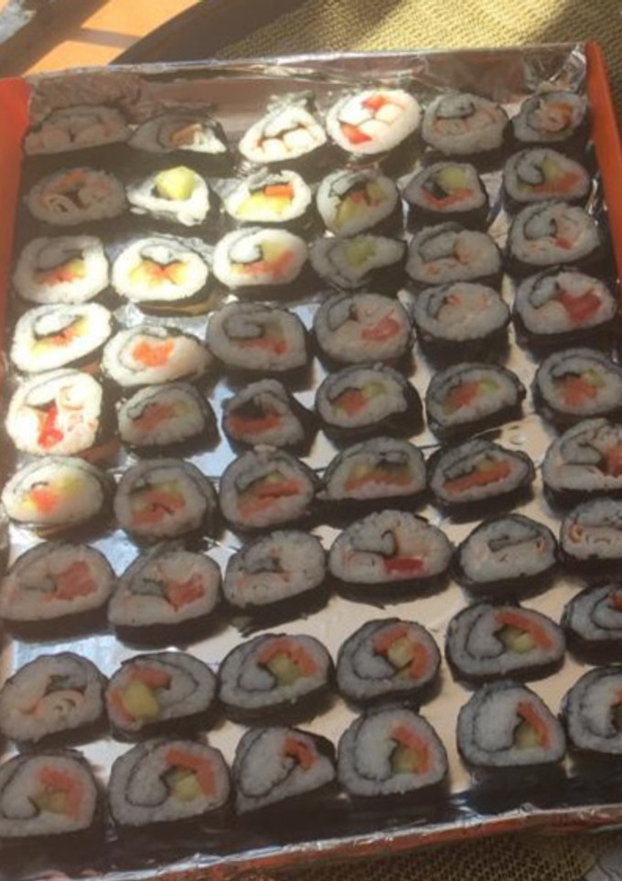 Una foto de Makis variados