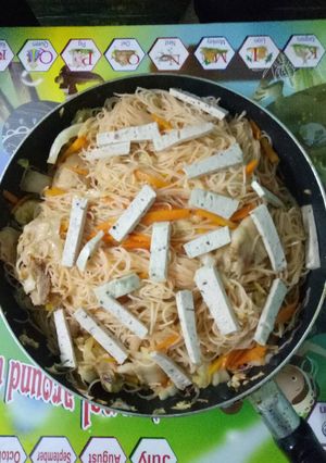 Hình của món Miến xào thịt chả.
