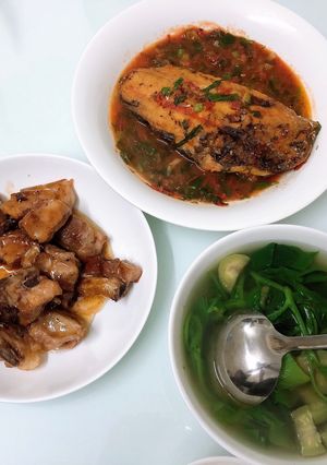 Hình của món Cơm gia đìnhSườn xào chua ngọt.
