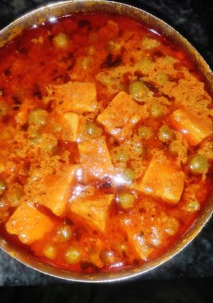 A picture of Matar paneer.