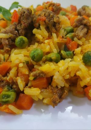 Una foto de Arroz con Azafrán y vegetales