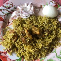 A picture of Karnataka style Chicken Donnai Briyani.
