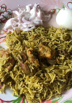 A picture of Karnataka style Chicken Donnai Briyani.