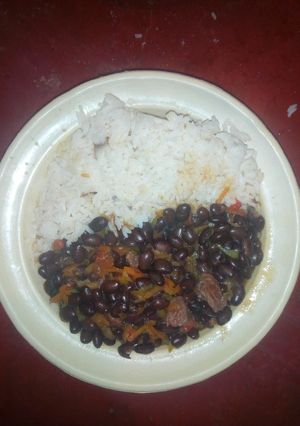 A picture of Fried black beans (njahi).