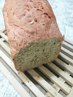 Una foto de Pan de espelta, avellanas y agua de remolacha en panificadora