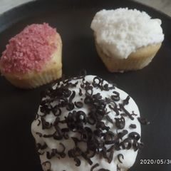 A picture of Coconut cupcakes.