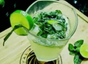 Una foto de Mojito cubano