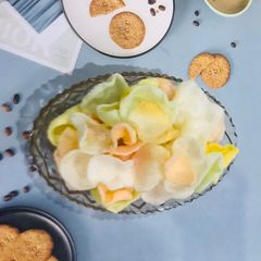 A picture of Prawn crackers.