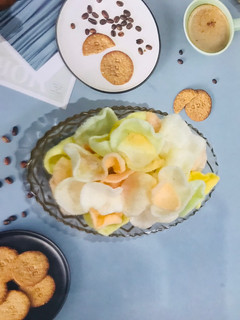 A picture of Prawn crackers.