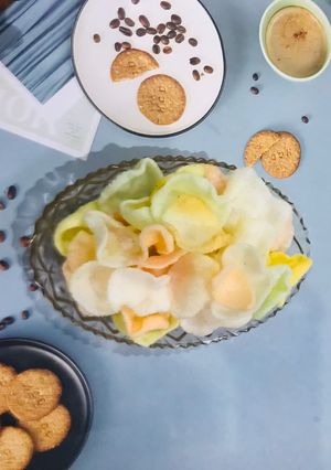 A picture of Prawn crackers.