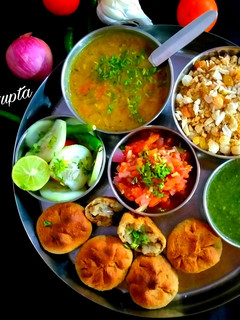 दाल बाटी चूरमा (daal Baati churma recipe in Hindi) रेसिपी मुख्य फोटो