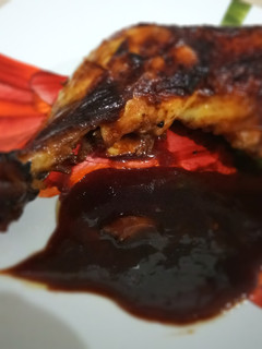 Una foto de Muslos de Pollo al Papillote en Salsa de Naranja
