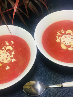 Una foto de Crema de Beterraga Lotús Inhame Nabo con toque de Castaña 🥣😋👌