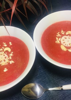 Una foto de Crema de Beterraga Lotús Inhame Nabo con toque de Castaña 🥣😋👌