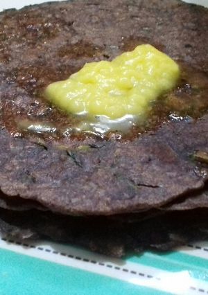 A picture of Ragi roti / Ragi talipat.