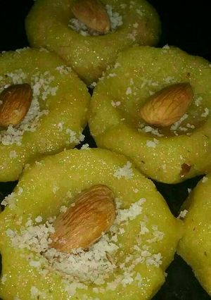 A picture of Mango coconut peda.