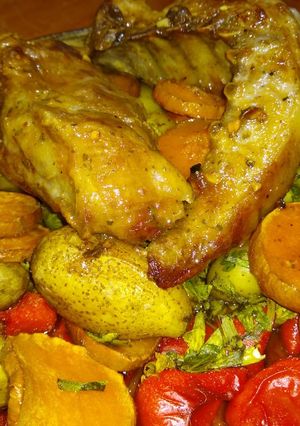 Una foto de Bondiola al ajillo con verduras grilladas a la vinagreta