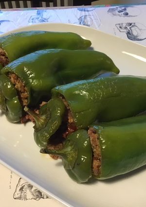 Une photo de Poivrons cornes farcis au porc et tomates