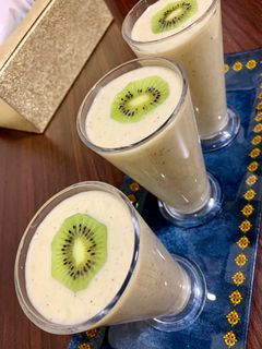 صورة لوصفة سموذى الكيوى بالجوافة والموز🍐🍌🥝