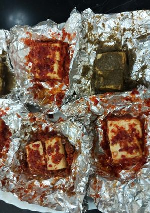 A picture of Steam paneer sauce/chattny/ foil peket.