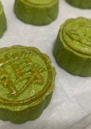 脆皮抹茶紅豆月餅 的食譜成品照片