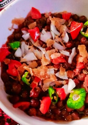 A picture of Black chick peas chaat.
