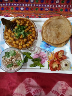 છોલે ચણા(Chole Chana Recipe in Gujarati) રેસીપી મુખ્ય ફોટો