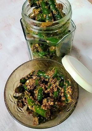 A picture of Green Chilli pickle.