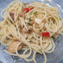 A picture of Spaghetti Aglio e olio with Chicken.