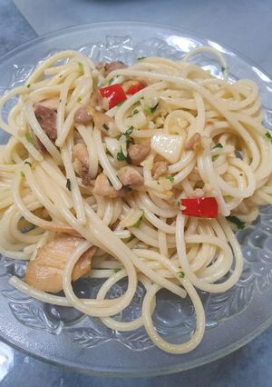 A picture of Spaghetti Aglio e olio with Chicken.