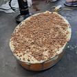 Tiramisú de vainillas, crema chantilly, dulce de leche y queso crema
