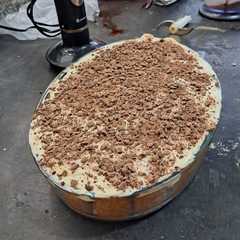 Una foto de Tiramisú de vainillas, crema chantilly, dulce de leche y queso crema