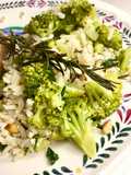 Arroz integral com brócolis e pinoli
