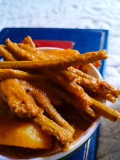 पोस्तो वाली सहजन की सब्जी(postowali sahjan ki sabji recipe in hindi) रेसिपी मुख्य फोटो