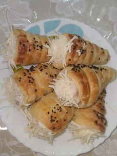 صورة لوصفة مملحات كورني بكريمة الجبن