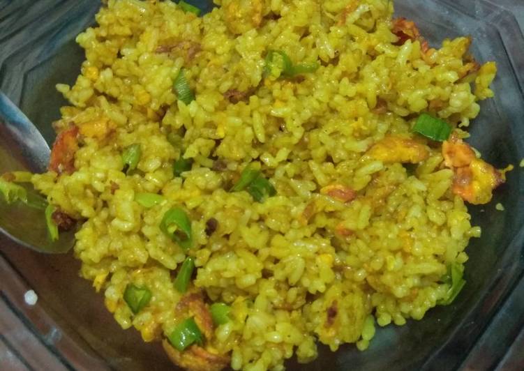 Bagaimana Menyiapkan Nasi Goreng Kuning, Bikin Ngiler