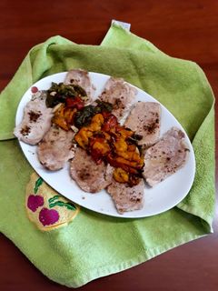 Una foto de Caña de lomo con pimientos asados