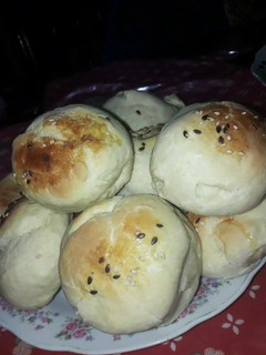 Una foto de Pan de hamburguesa fácil, suave y rico