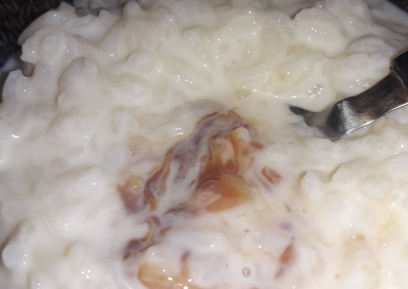 Arroz con leche con corazón de dulce de leche