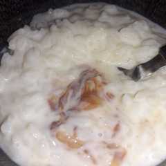 Una foto de Arroz con leche con corazón de dulce de leche