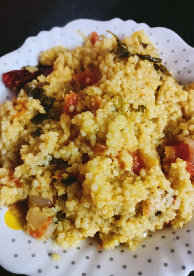 வரகு தக்காளி சாதம்(varagu thakkali sadam recipe in tamil) செய்முறை முக்கிய புகைப்படம்