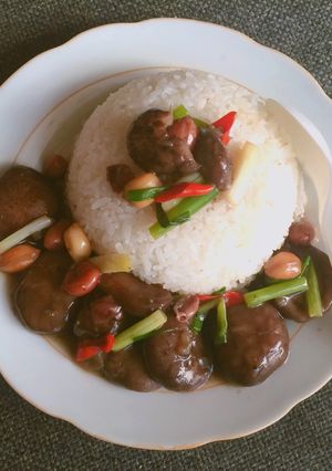 Hình của món Cơm tấm nấm kho.