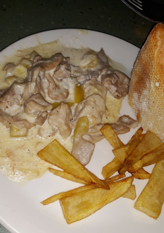 Una foto de Pechuga de pollo en salsa de queso