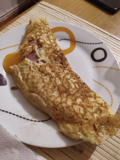 Una foto de Tortilla de calabacín con jamón York y cheddar