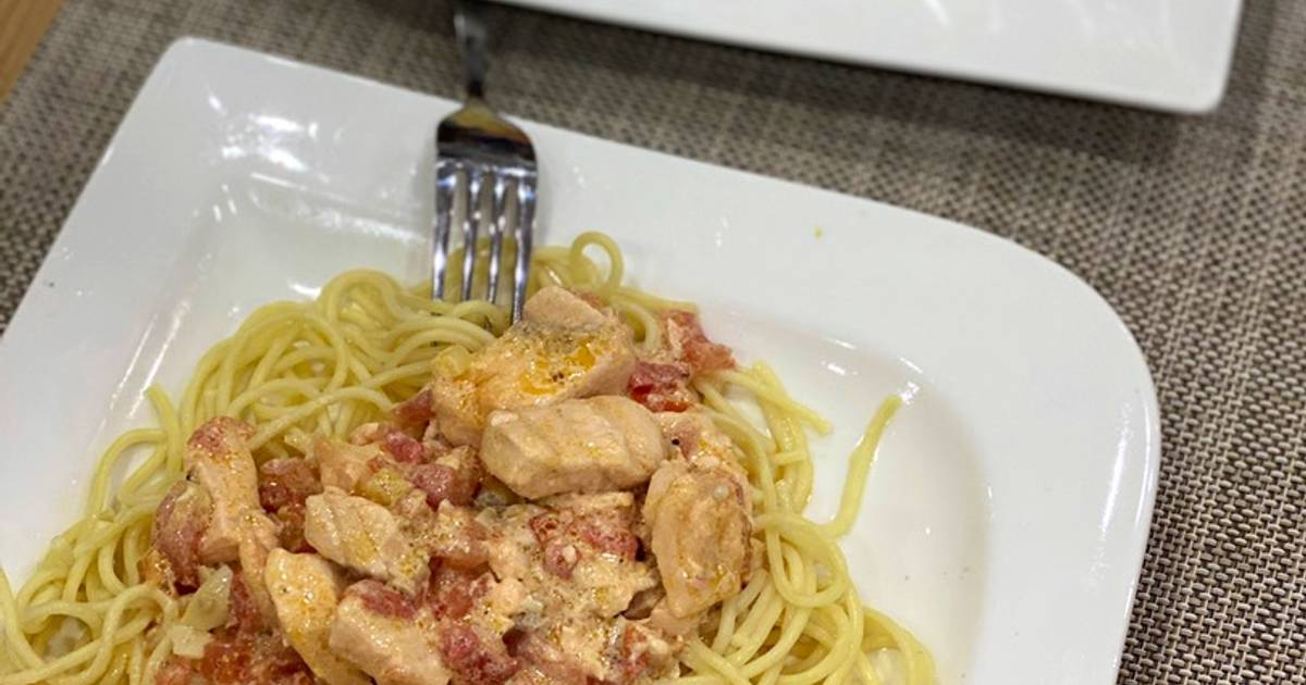 Cách làm mì Ý cá hồi sốt cà chua đơn giản và nhanh chóng như thế nào?

