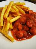 Salchichas Guisadas con Papas Fritas